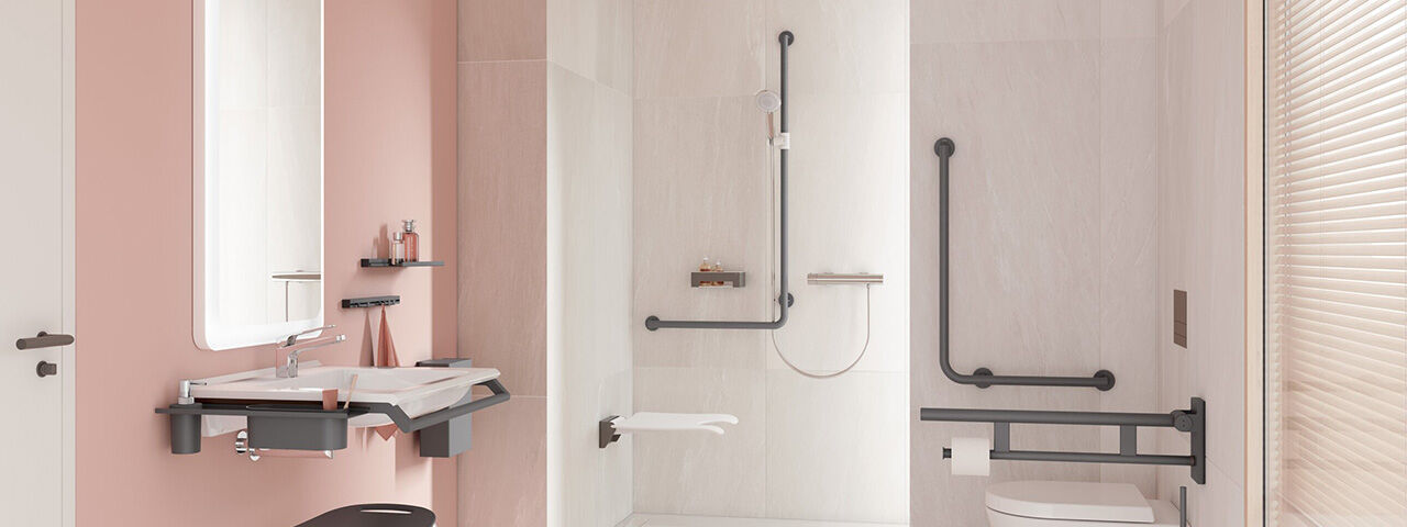 Badezimmer mit modernen Sanitärprodukten