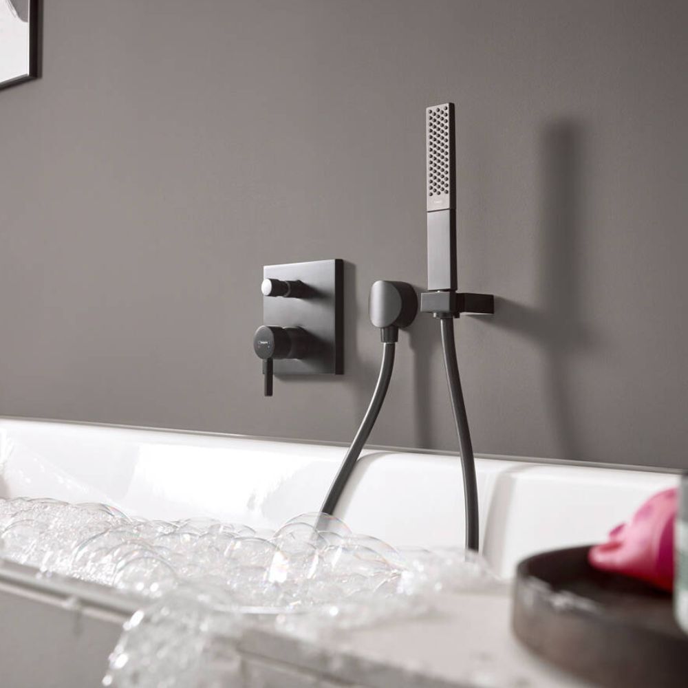 Stilvolle Badewannenarmaturen im modernen Badezimmer