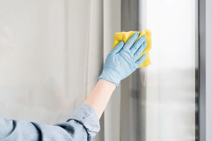 Streifenfreie Reinigung im Badezimmer