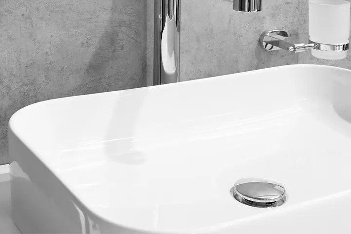 Pflege der Keramik im Badezimmer